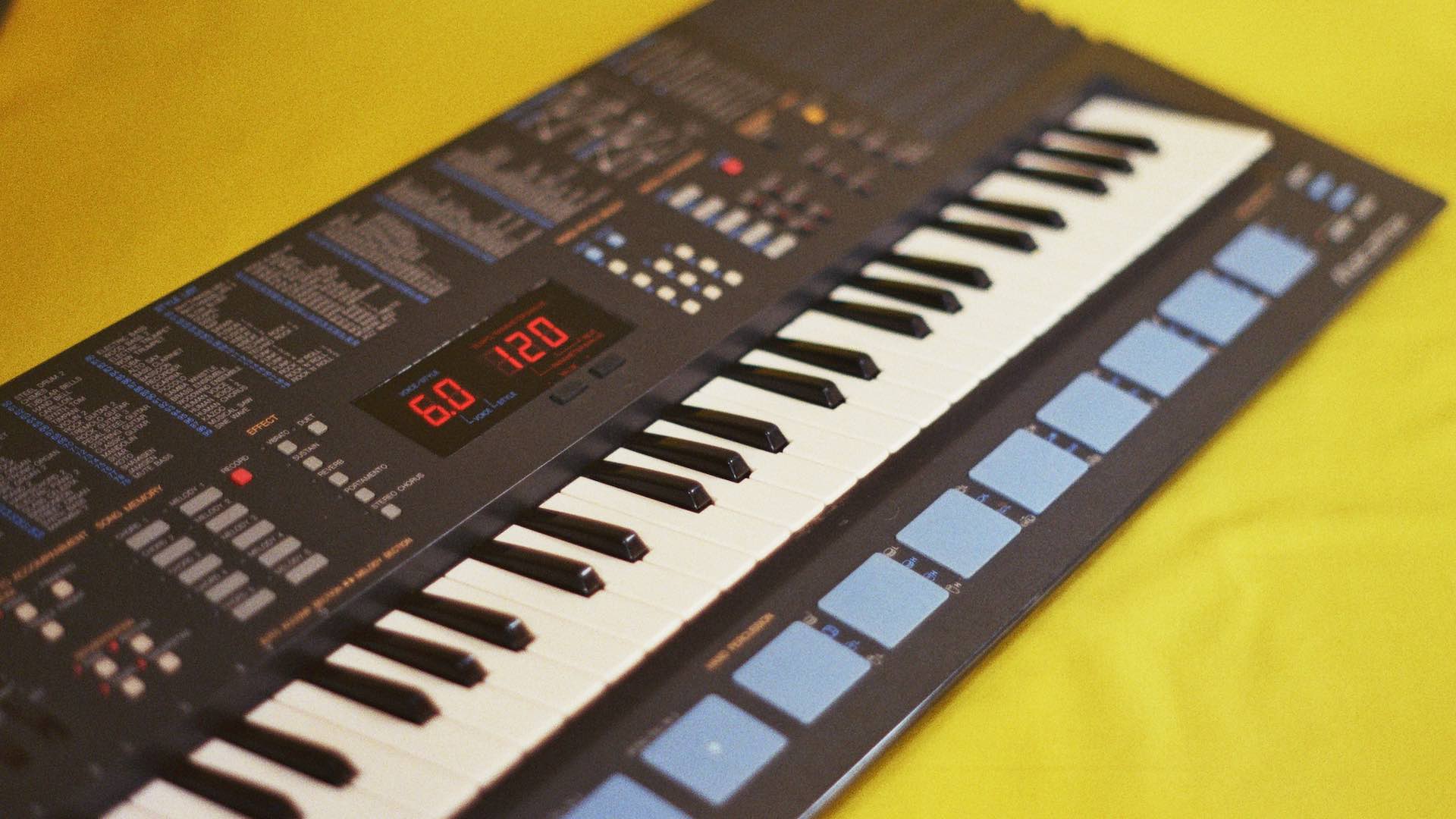 Yamaha PSS-680 keyboard